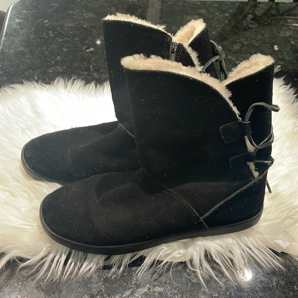 Koolaburra  by Ugg zise 9.5 color black an brown